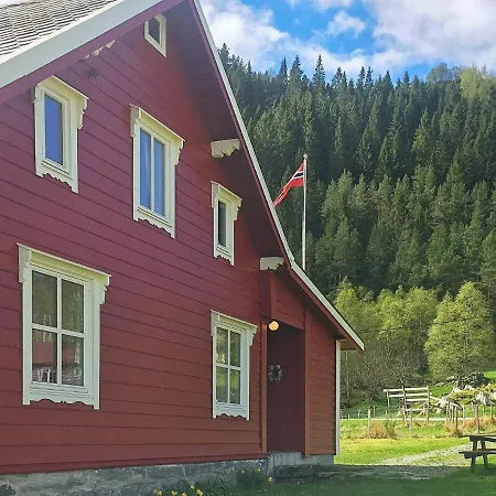 Holiday Otnes